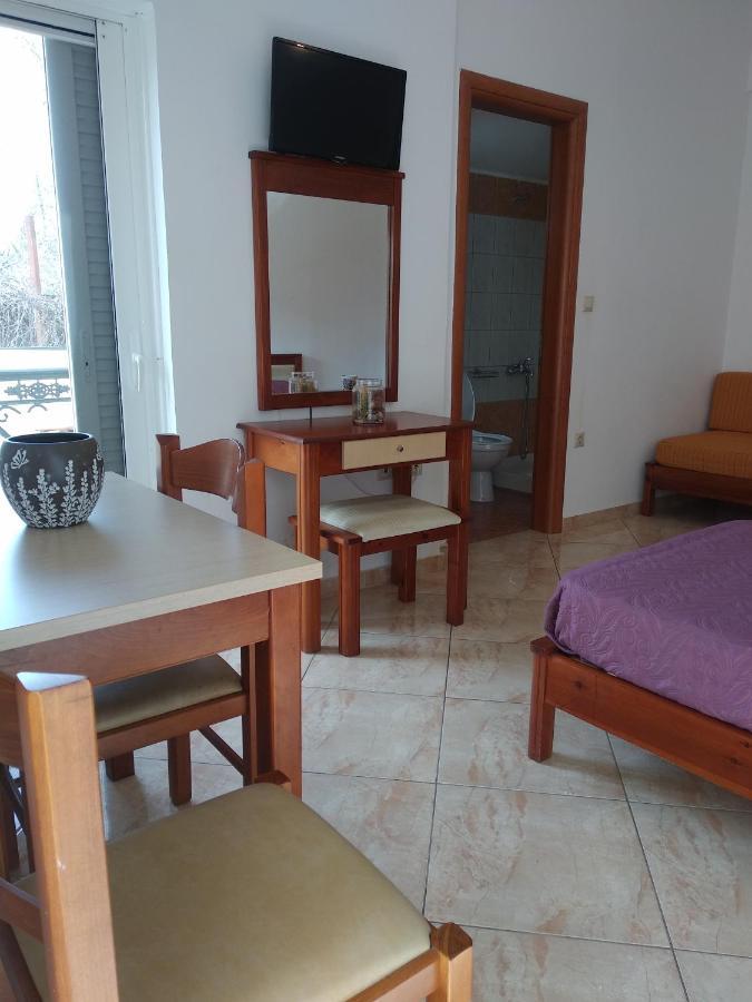 Ton Mari Apartments Palaiochora Esterno foto