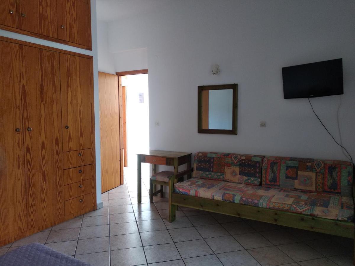 Ton Mari Apartments Palaiochora Esterno foto