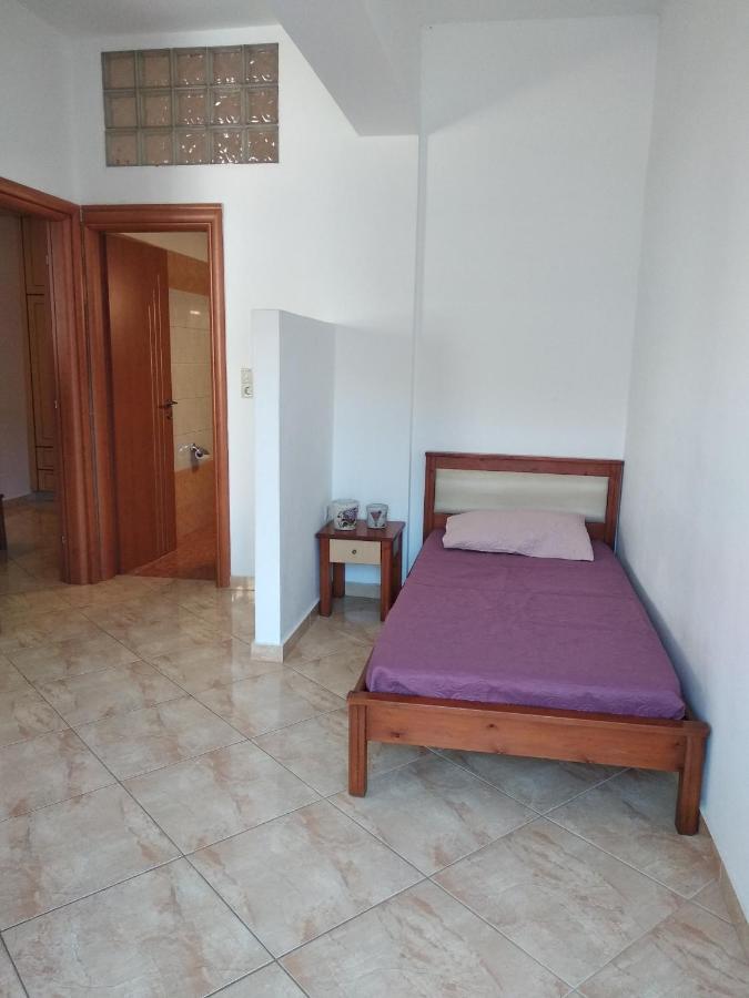 Ton Mari Apartments Palaiochora Esterno foto