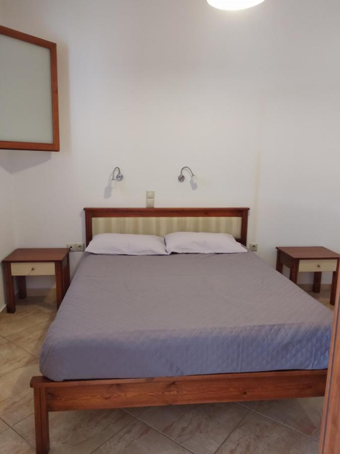 Ton Mari Apartments Palaiochora Esterno foto