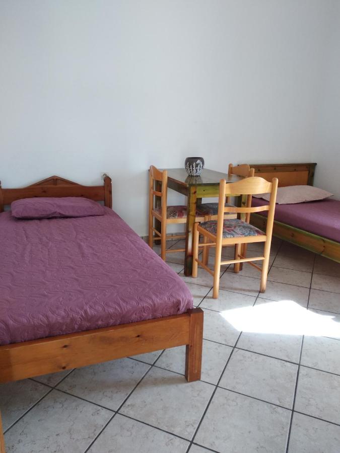 Ton Mari Apartments Palaiochora Esterno foto