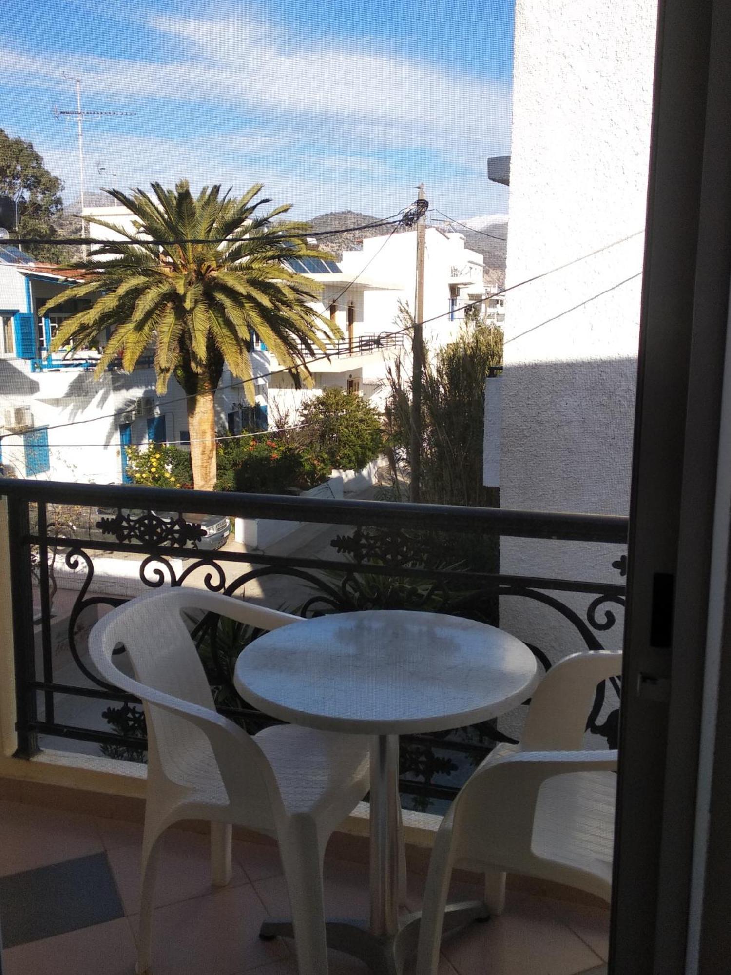 Ton Mari Apartments Palaiochora Esterno foto