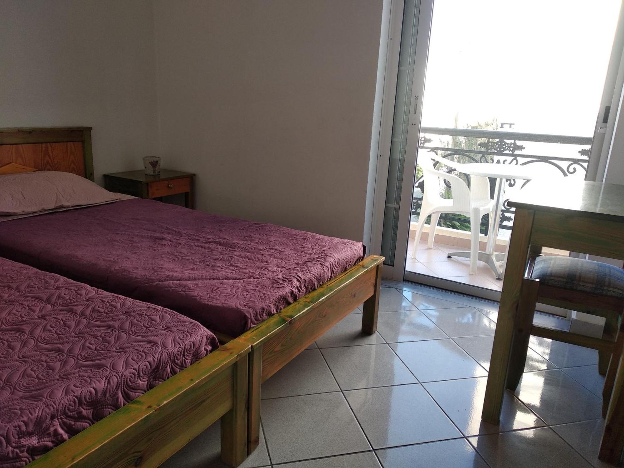 Ton Mari Apartments Palaiochora Esterno foto
