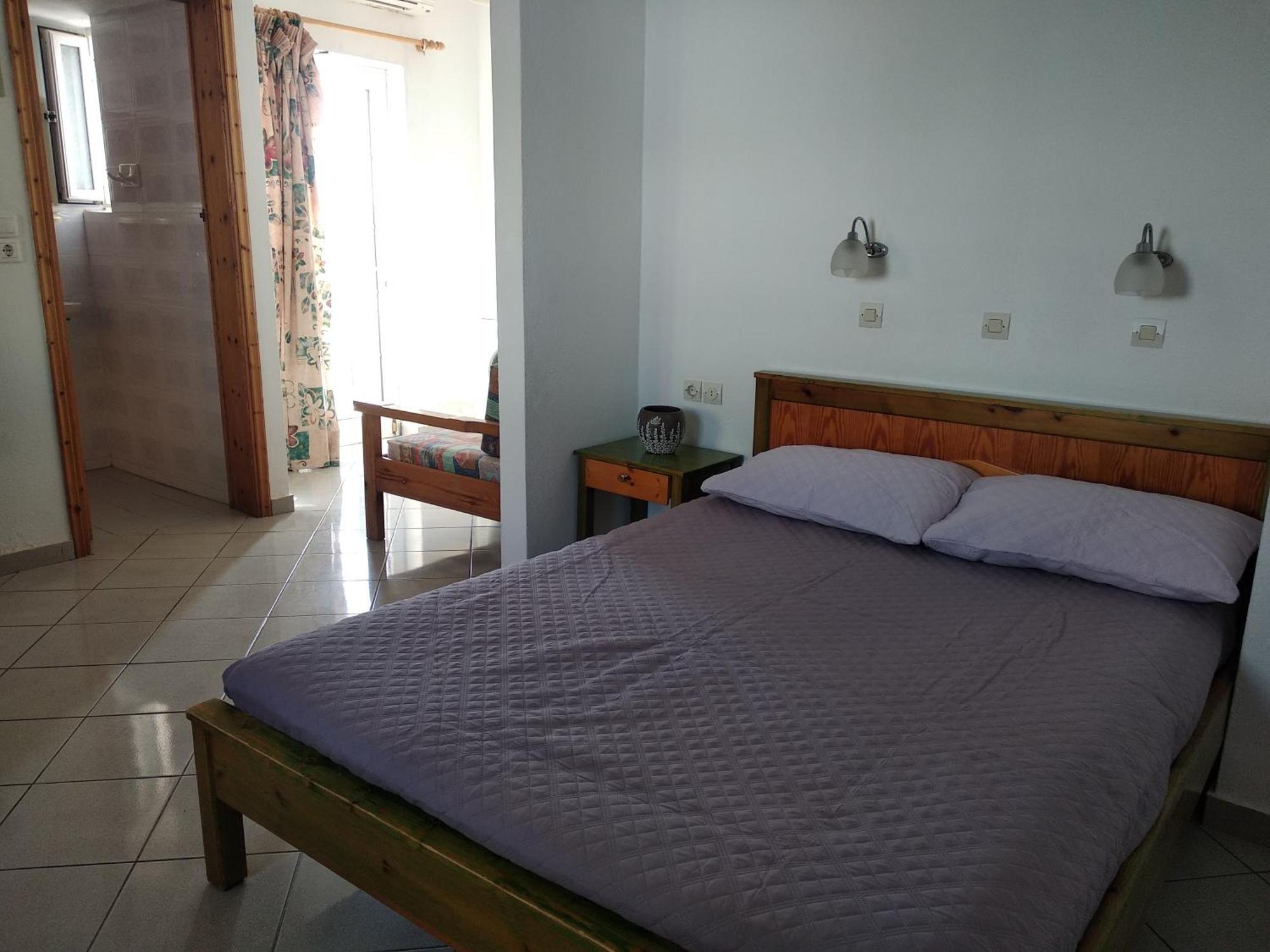 Ton Mari Apartments Palaiochora Esterno foto